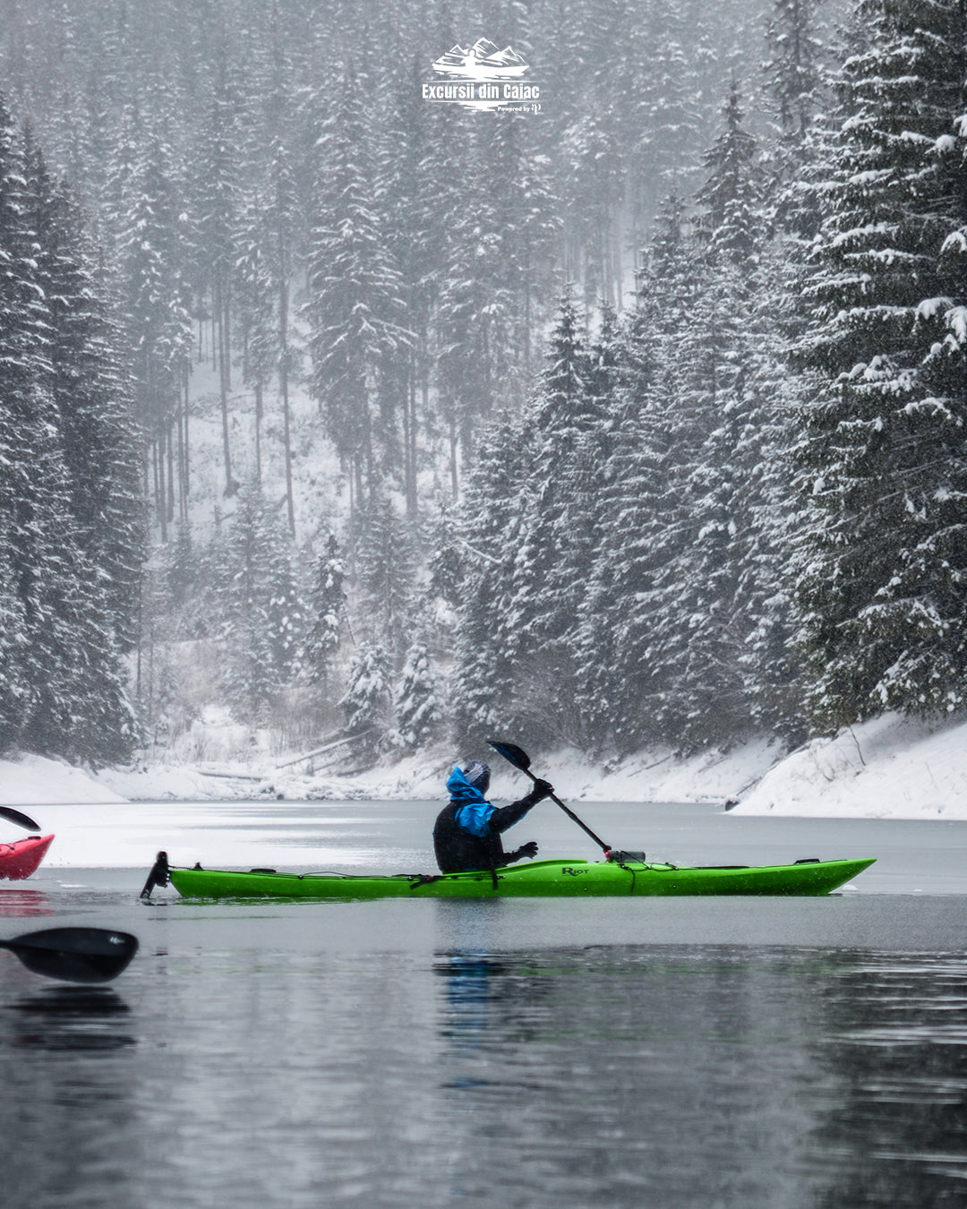5 Motive să mergi într-o Excursie Ghidată din Caiac sau SUP iarna