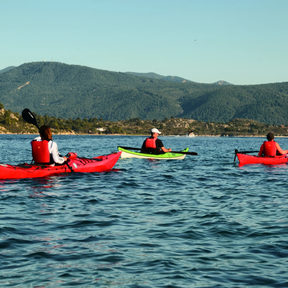 Explorează Grecia din caiac