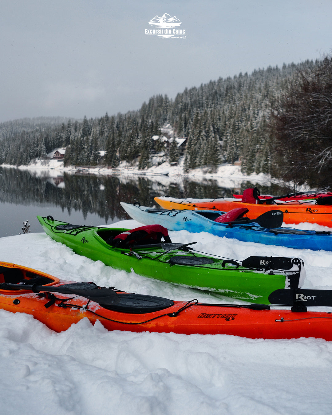Lacul Beliș-Fântânele, ascuns între munți și înveșmântat în alb